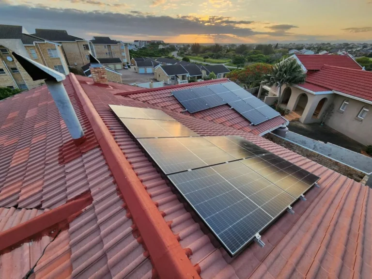jeffreys bay roof with solar panels cleaned by newstream 2
